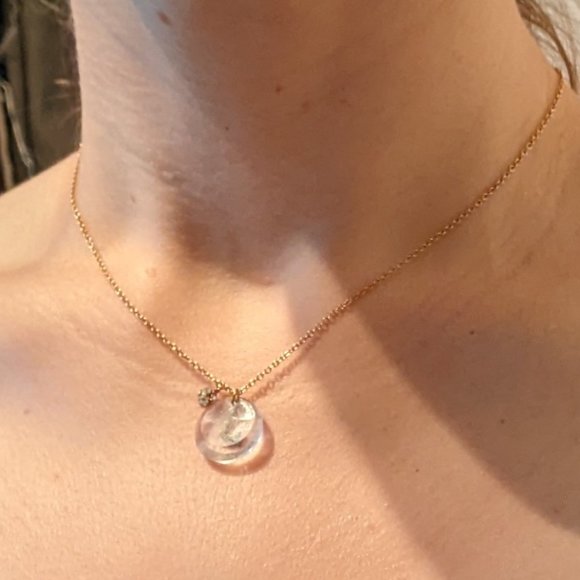 J Initial gold chain necklace - Picture 4 of 4